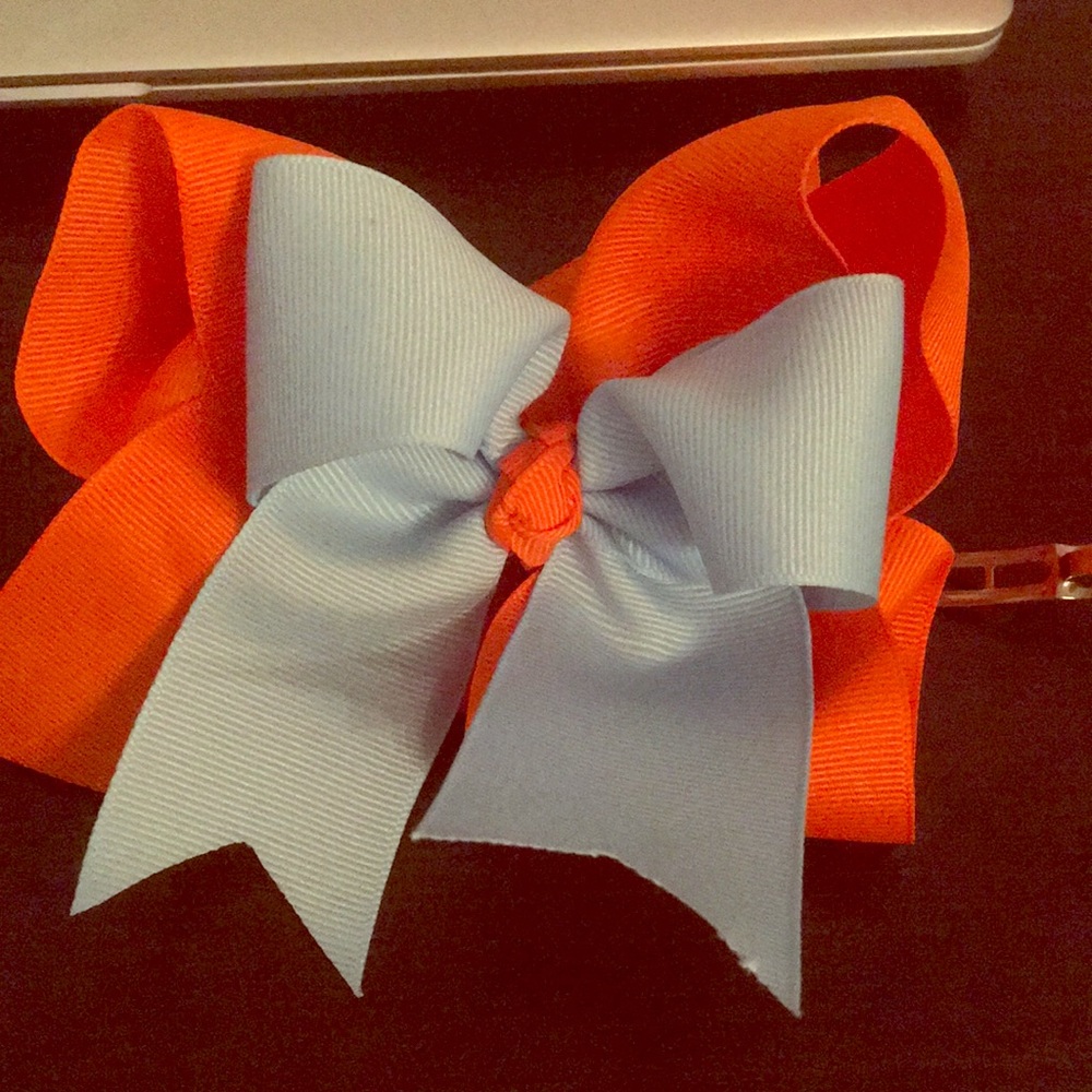 Clip-on Bow